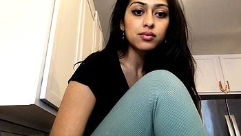 Hot brunette from squirt masturbating on webcam