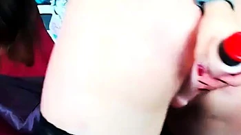 Russian Amateur Toys Herself on Webcam