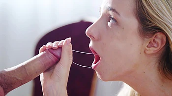 Two sexy blondies Mona Blue and Tommy Cabrio enjoying themselves