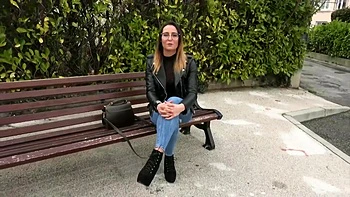 Kaori, 30 years old, tireless traveler and naughty girl! - Jacquie et Michel TV