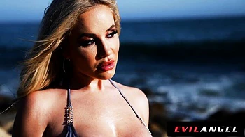 Anal xxx with winning Gia Derza and Savannah Bond from Anal Trixxx