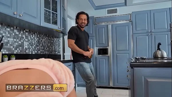 (Phoenix Marie) Gets Stuck In The Dishwasher (Johnny) Frees Her For A Price - Brazzers