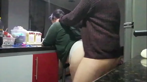 Vecina gordita me llama cuando el marido no esta