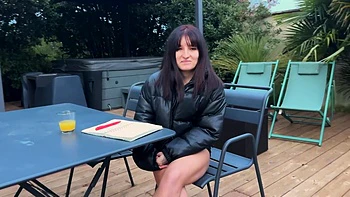 belle jeunette brune en casting porno hard