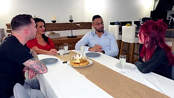 The crazy meeting between Lily and Sabrina ... - Jacquie et Michel TV