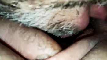 Norsk MILF's fitte slikket av amatrbrunett