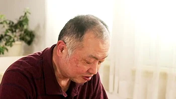 amateur asian gives a blowjob