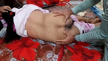 Hot Step Mom Gives Back Massage With Happy Ending - QueenbeautyQB MILF