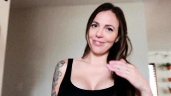 Big boob brunette masturbates on webcam