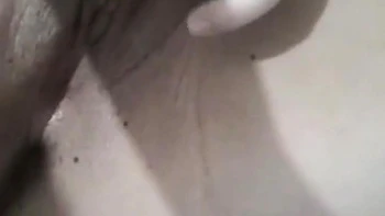 Jalbabiya Niyaka Skhouna In His Room