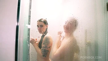 Aria Six & Richh Des Double Blowjob After Shower - Flightlifexxx