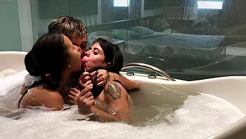 Hot brunette July and her bf screwed in the bathtub, it was awesome