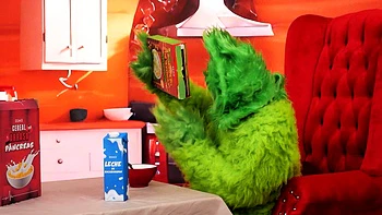 THE GRINCH STEALS THE CHRISTMAS . Lula