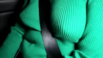 Chica japonesa follada con juguetes y corrida dentro