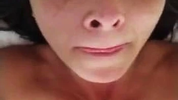 Latina amateur chupa y folla en misionero