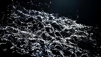 Adolescentes lésbicas mijando e bebendo xixi