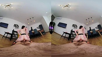 Luna Lynx cachonda chupa duro y monta hardcore