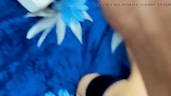 Indische Stiefschwester schenkt große Titten Arschfick