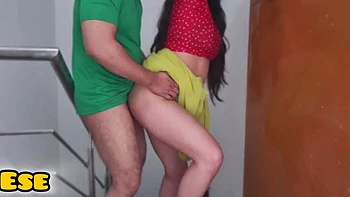 Bhabhi lässt Devar ihre großen natürlichen Titten hart ficken