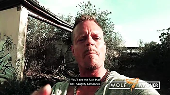 Harleen peitos grandes fodendo hardcore na rua