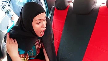 Indian Stepmother Wearing Hijab Gets Fucked In Car