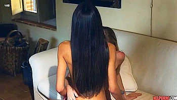 Vanessa Alessia y Nancy A follan como lesbianas teen