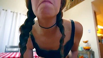 Рыжая няня ебётся как сумасшедшая, глотает сперму, горячее POV