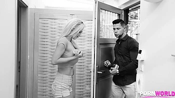 Salope tchèque à grosses tétés adore la pipe