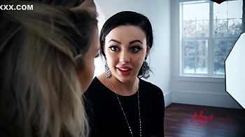 Whitney & Carmen heiße lesbische MILF Aktion