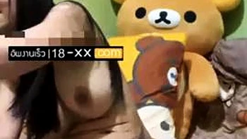 Amadora asiática com bunda grande fodendo forte