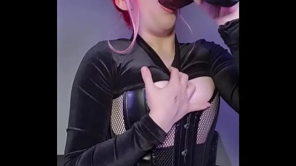 Extreme Deepthroat Showing Off Throat Distension