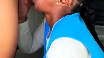 A vadia do Walmart Minxxx chupando grandes paus negros