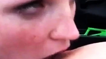 Milenas groe natrliche deutsche Titten beim Laktieren