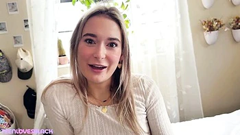 Маленькая падчерица берет большой черный член с кремпай