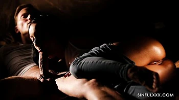 MILF curvilínea Cara fodendo peitões no doggy