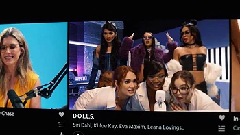 MILF caliente doble penetrada por el strap-on de Adira y su marido