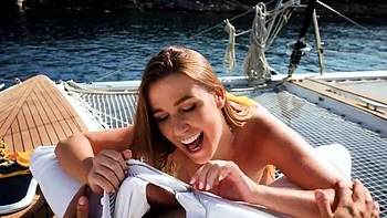 Alexis Crystal follada duro anal al aire libre