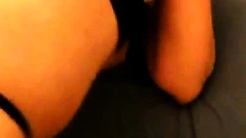 Мамка с огромной жопой широко раскрылась и ей в жопу