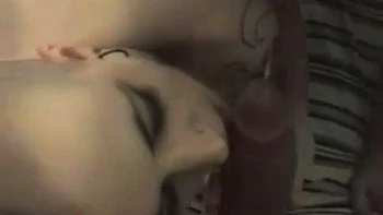 Mandy Morbid et Nadia Nitro baisées en levrette lesbienne