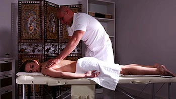 Польская рыжая Санжда Свит получает жесткий анальный массаж