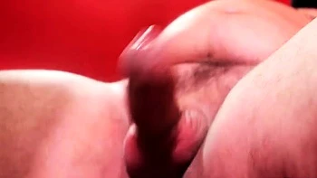 Maîtresse Iside frappe les couilles en fetish