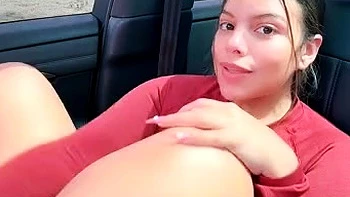 Gracie Bon se masturba con culo y tetas gordas teen
