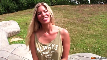 A bunda grande de Carol Ferrer leva uma foda anal hardcore