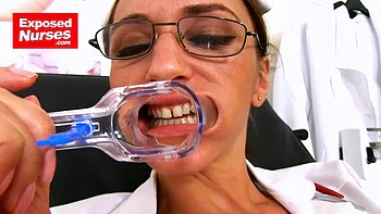 Coño abierto de Kizzy en primer plano fetiche