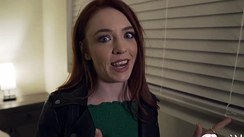 Brünettes Paar fickt mit Fingern, Blowjob und rasiertem Pussy