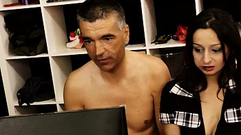 Quatuor hardcore avec pipe et éjaculations