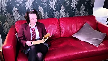 Chica colegiala en POV hace blowjob baboso