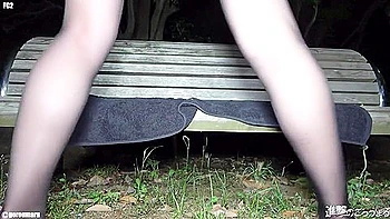 Adolescente asiática 18 anos com creampie em público