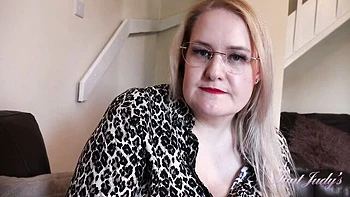 Precious Becky at 40 plus milfs scene