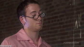 Roxy DeVille seduz fotógrafo